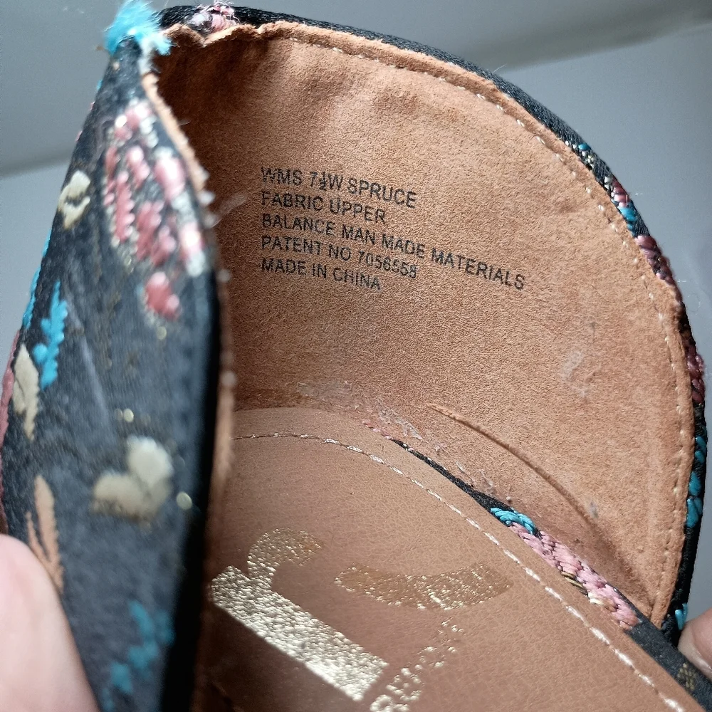 Women's Report Fabric Flats Size 7.5 M